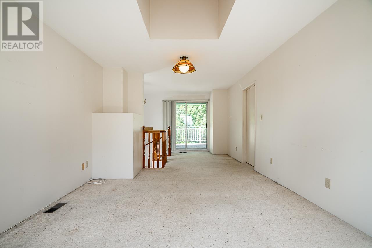 686 Crystal Court, North Vancouver, British Columbia  V7R 2B5 - Photo 30 - R2798224