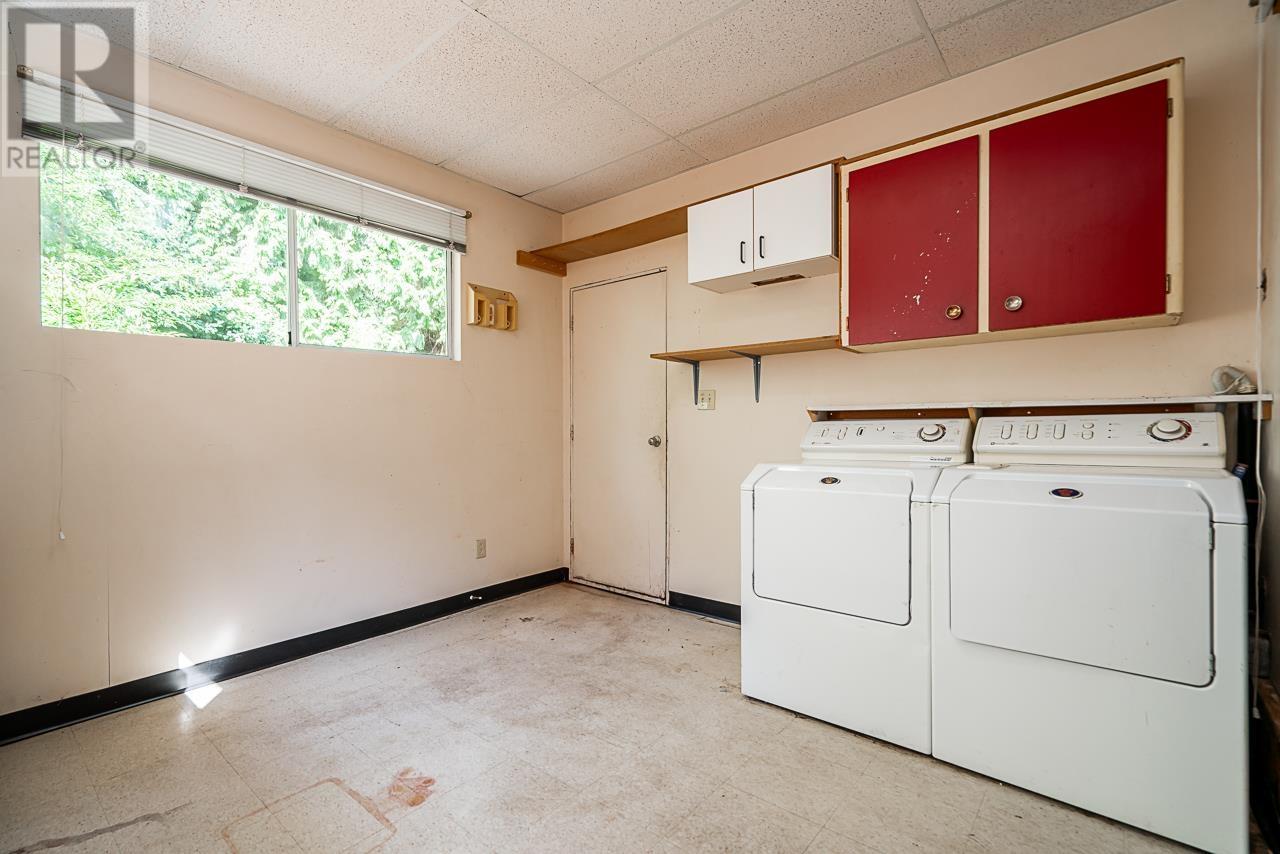 686 Crystal Court, North Vancouver, British Columbia  V7R 2B5 - Photo 34 - R2798224