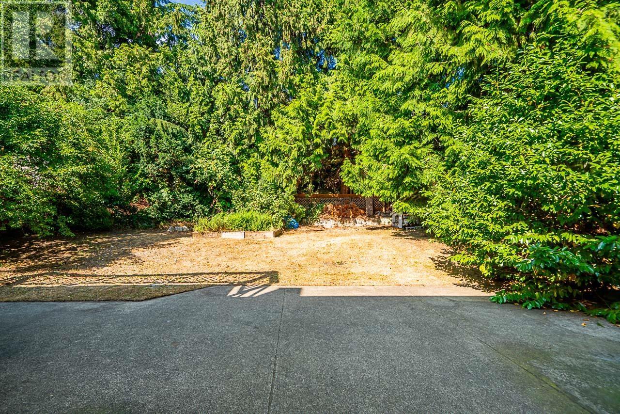 686 Crystal Court, North Vancouver, British Columbia  V7R 2B5 - Photo 35 - R2798224