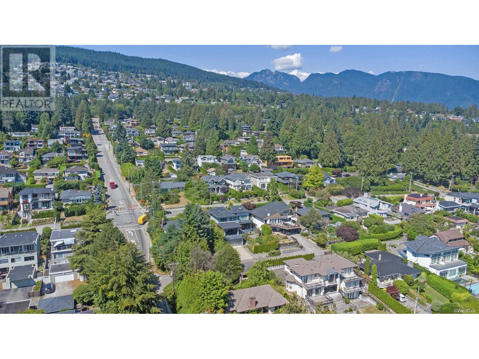 1485 Lawson Avenue, West Vancouver, British Columbia  V7T 2E9 - Photo 3 - R2798325