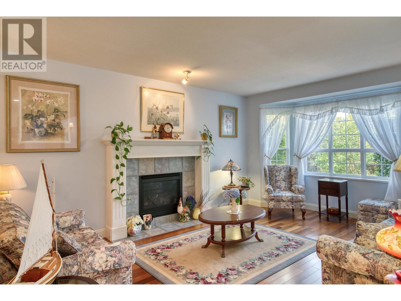 1438 Sunrise Place, Gibsons, British Columbia  V0N 1V5 - Photo 4 - R2798182