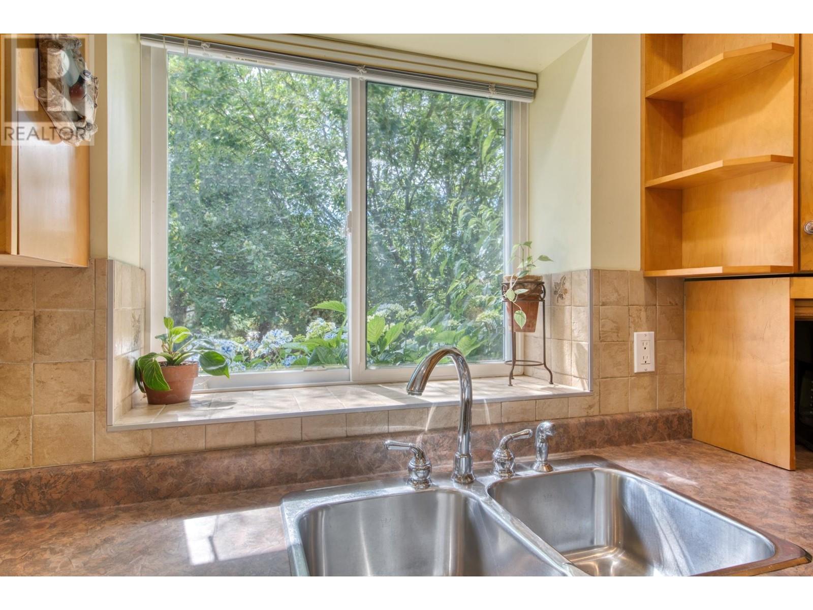 1438 Sunrise Place, Gibsons, British Columbia  V0N 1V5 - Photo 10 - R2798182