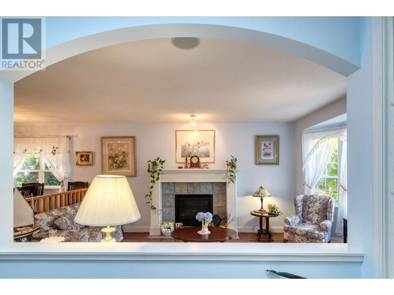 1438 Sunrise Place, Gibsons, British Columbia  V0N 1V5 - Photo 3 - R2798182