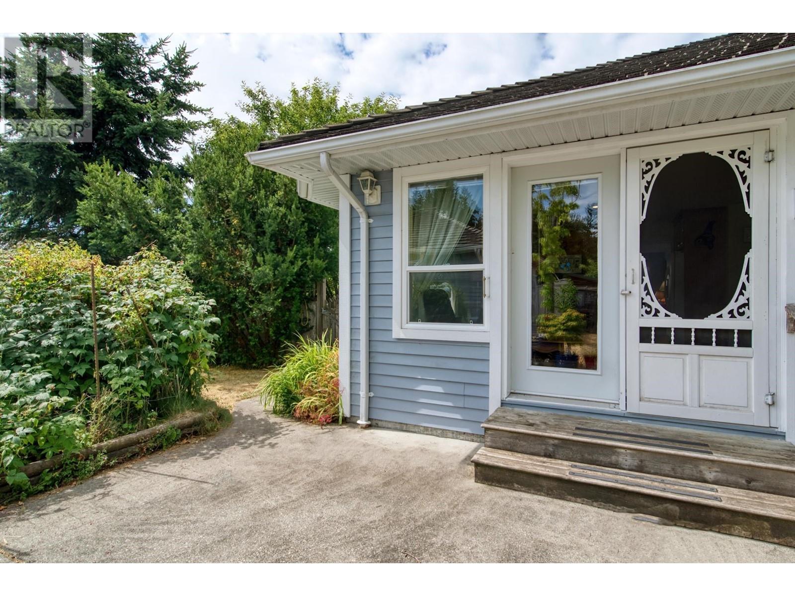 1438 Sunrise Place, Gibsons, British Columbia  V0N 1V5 - Photo 30 - R2798182