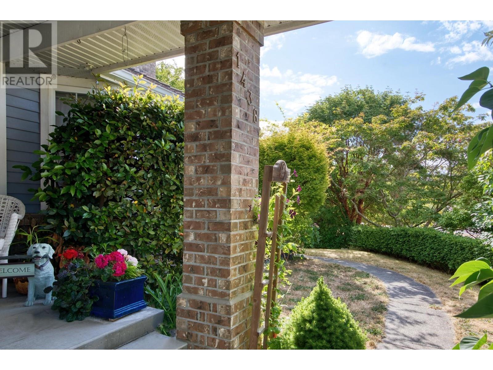 1438 Sunrise Place, Gibsons, British Columbia  V0N 1V5 - Photo 1 - R2798182