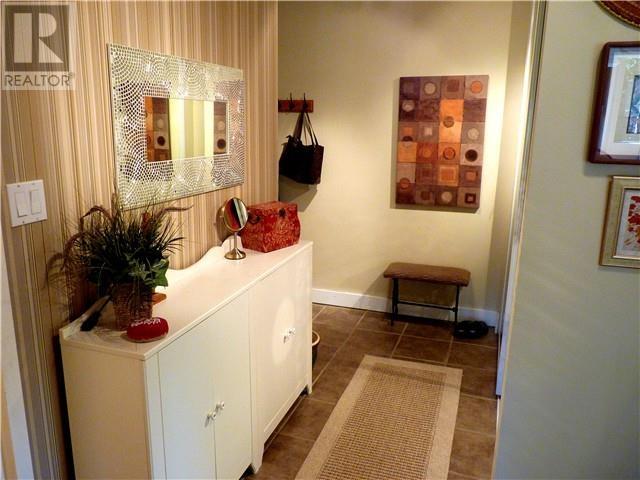 201 1690 Augusta Avenue, Burnaby, British Columbia  V5A 2V6 - Photo 6 - R2798390