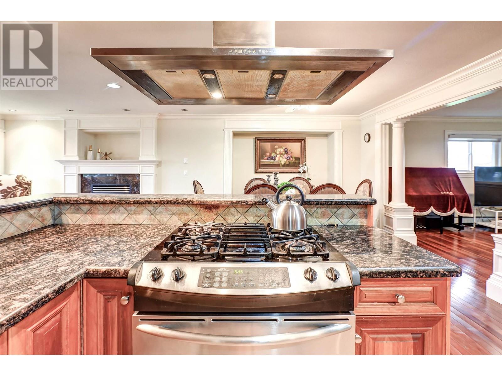 4560 Harken Drive, Burnaby, British Columbia  V5G 2M7 - Photo 11 - R2797463