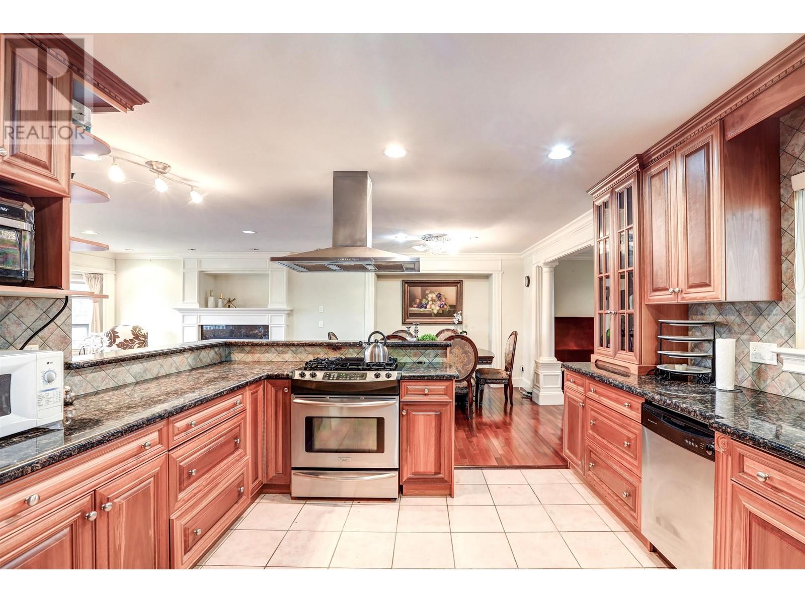 4560 Harken Drive, Burnaby, British Columbia  V5G 2M7 - Photo 8 - R2797463