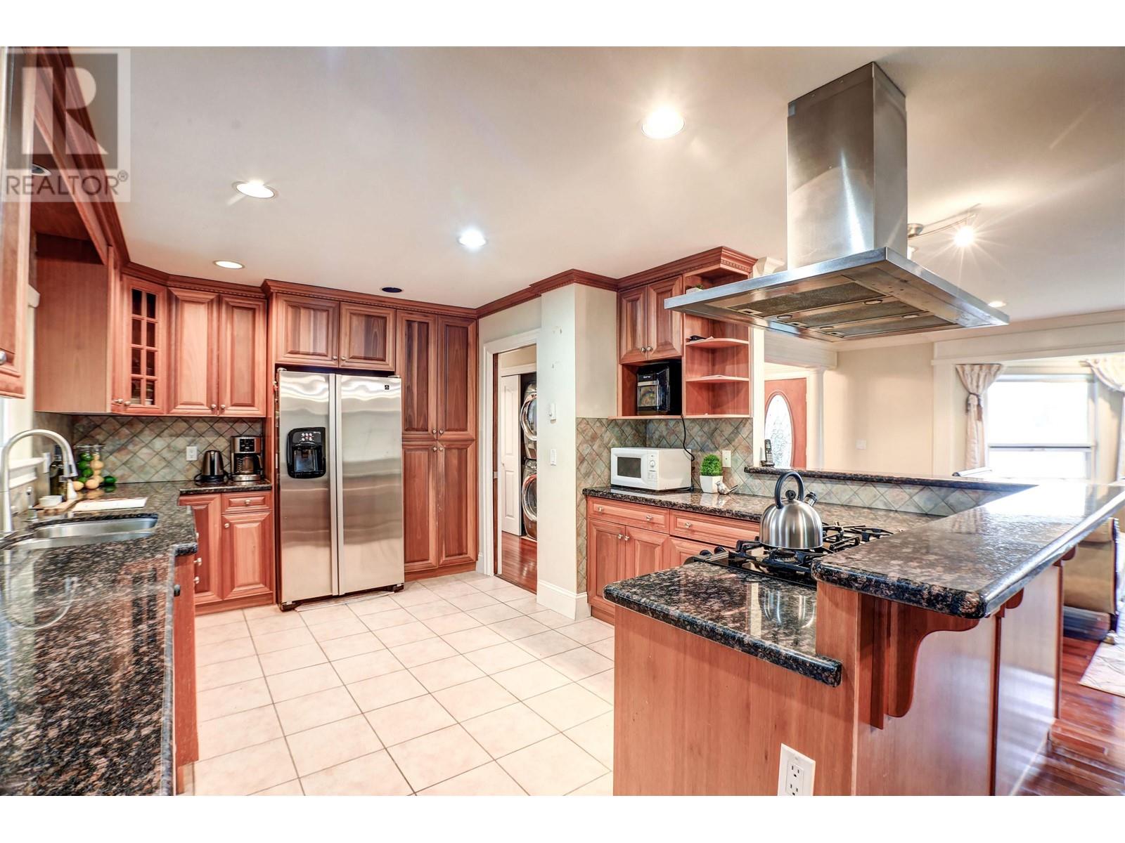 4560 Harken Drive, Burnaby, British Columbia  V5G 2M7 - Photo 9 - R2797463