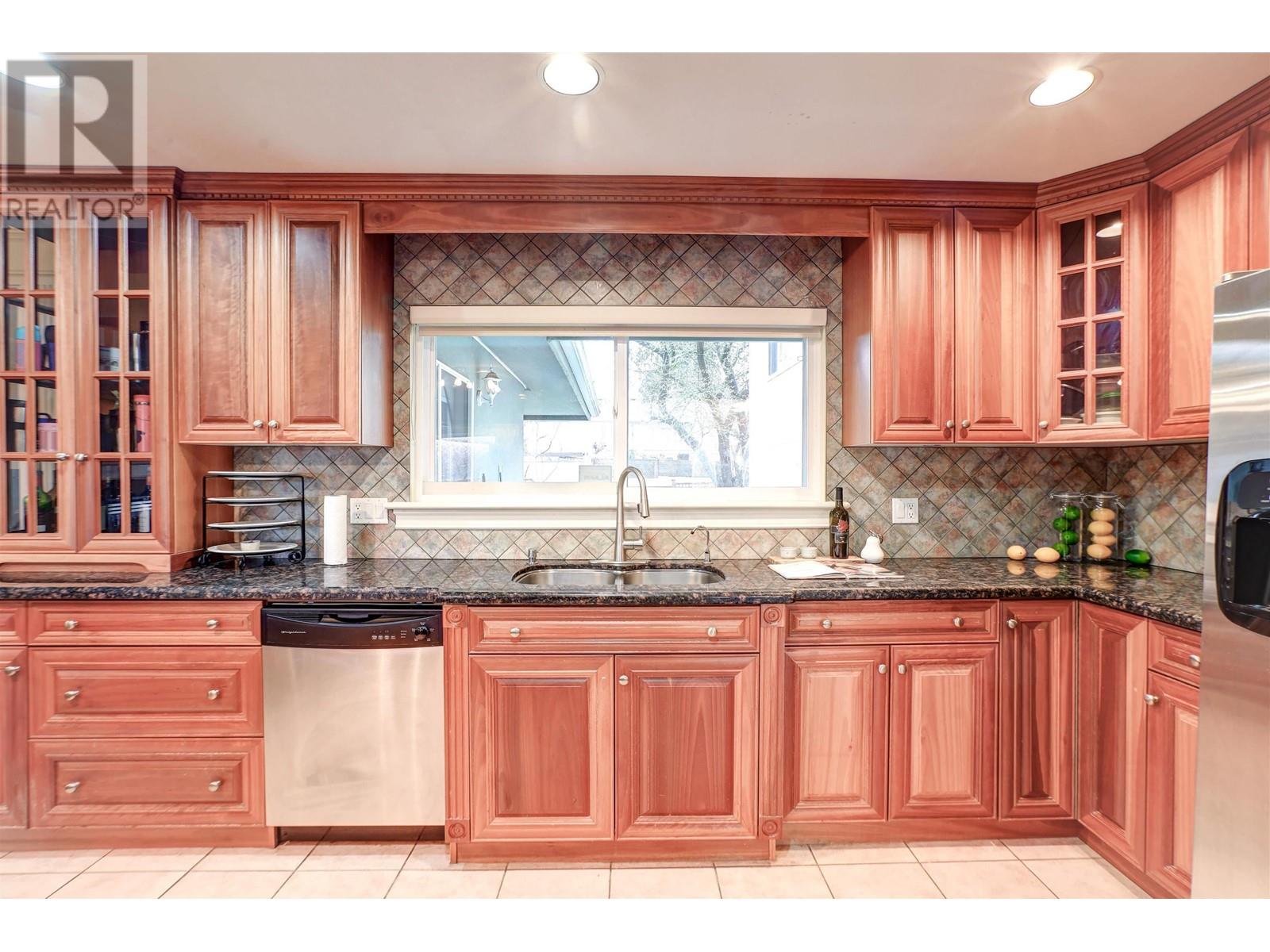 4560 Harken Drive, Burnaby, British Columbia  V5G 2M7 - Photo 7 - R2797463