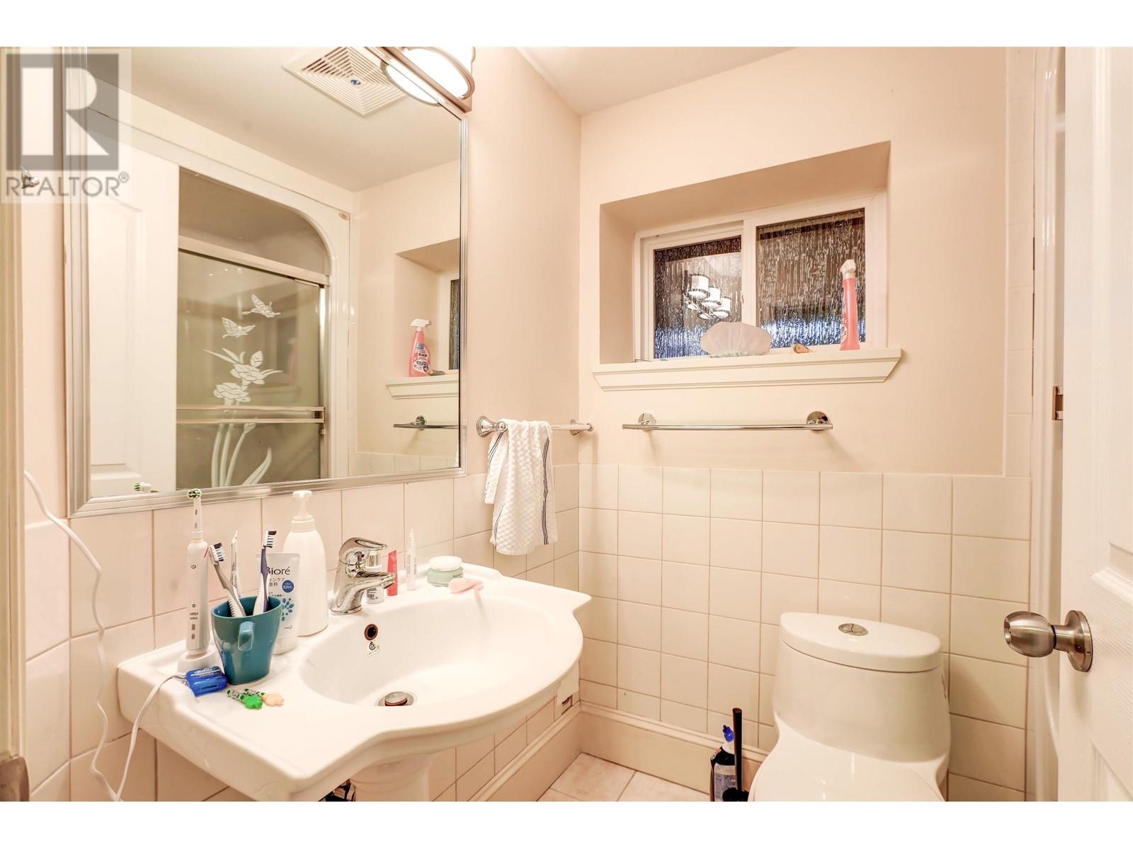 4560 Harken Drive, Burnaby, British Columbia  V5G 2M7 - Photo 31 - R2797463