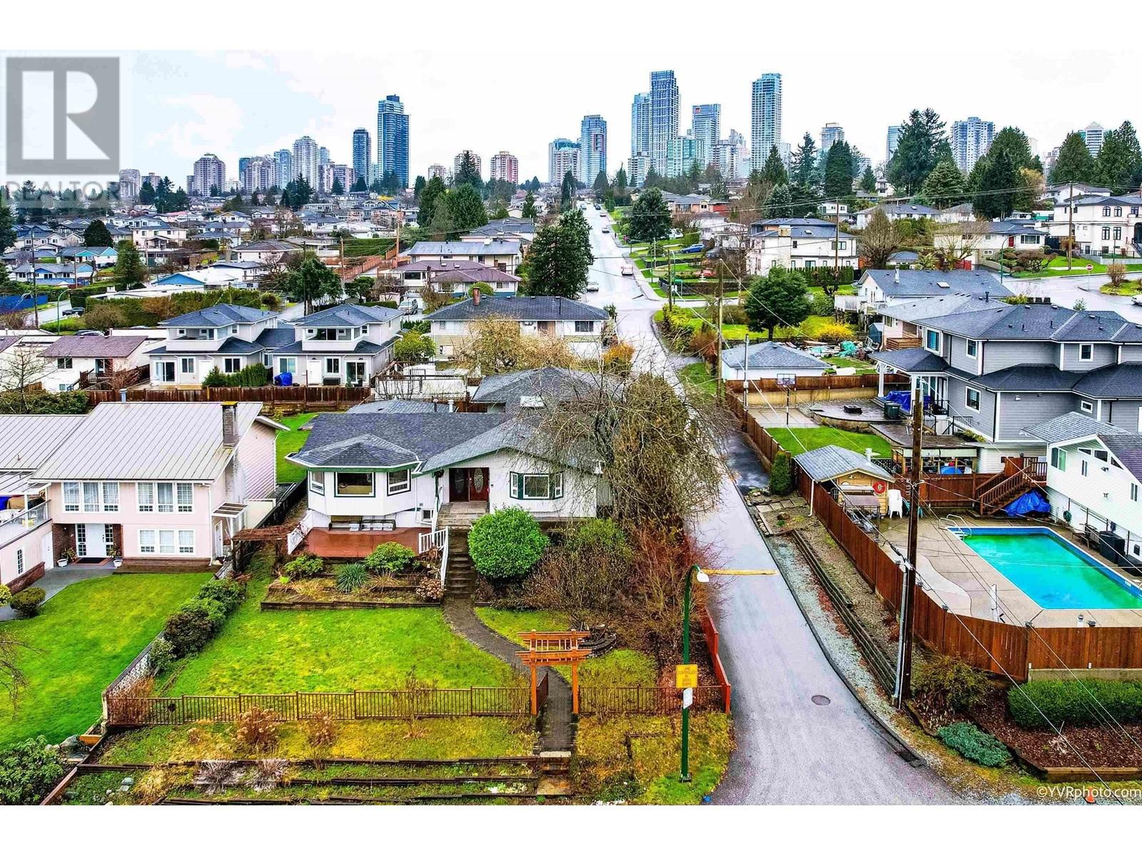 4560 Harken Drive, Burnaby, British Columbia  V5G 2M7 - Photo 3 - R2797463