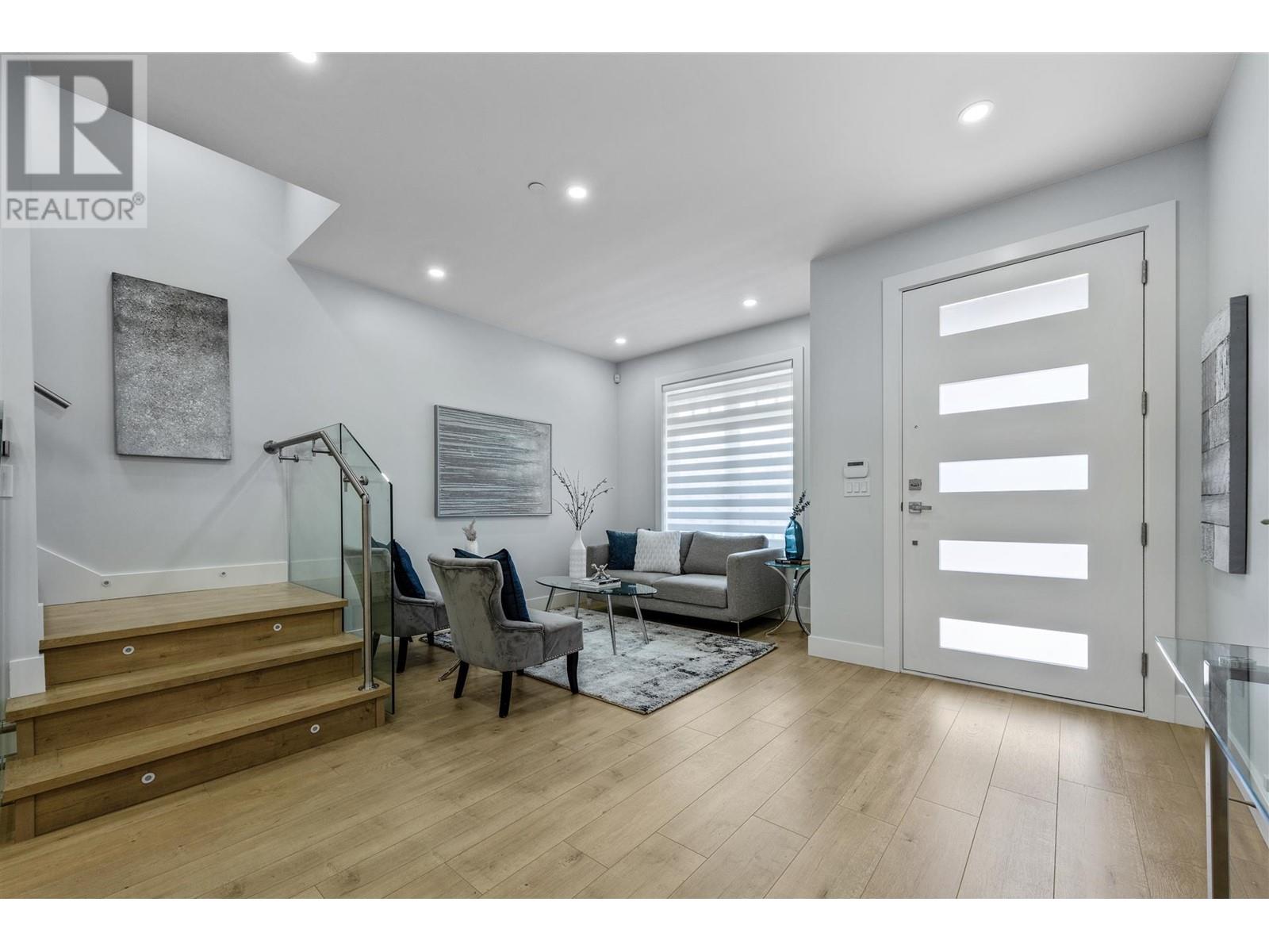 3181 Kitchener Street, Vancouver, British Columbia  V5K 3E9 - Photo 2 - R2798701