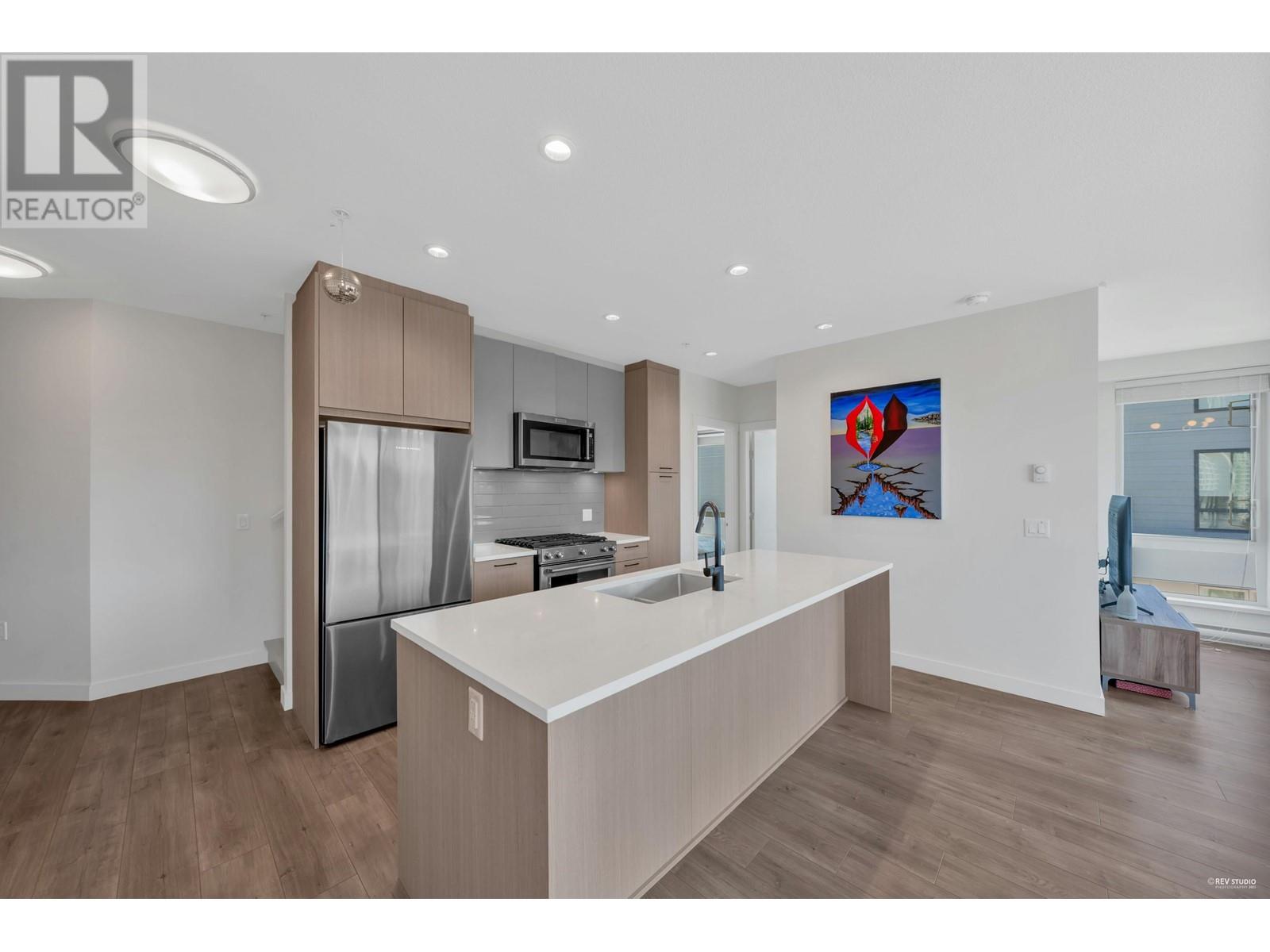 605 707 Como Lake Avenue, Coquitlam, British Columbia  V3J 0J5 - Photo 2 - R2798729