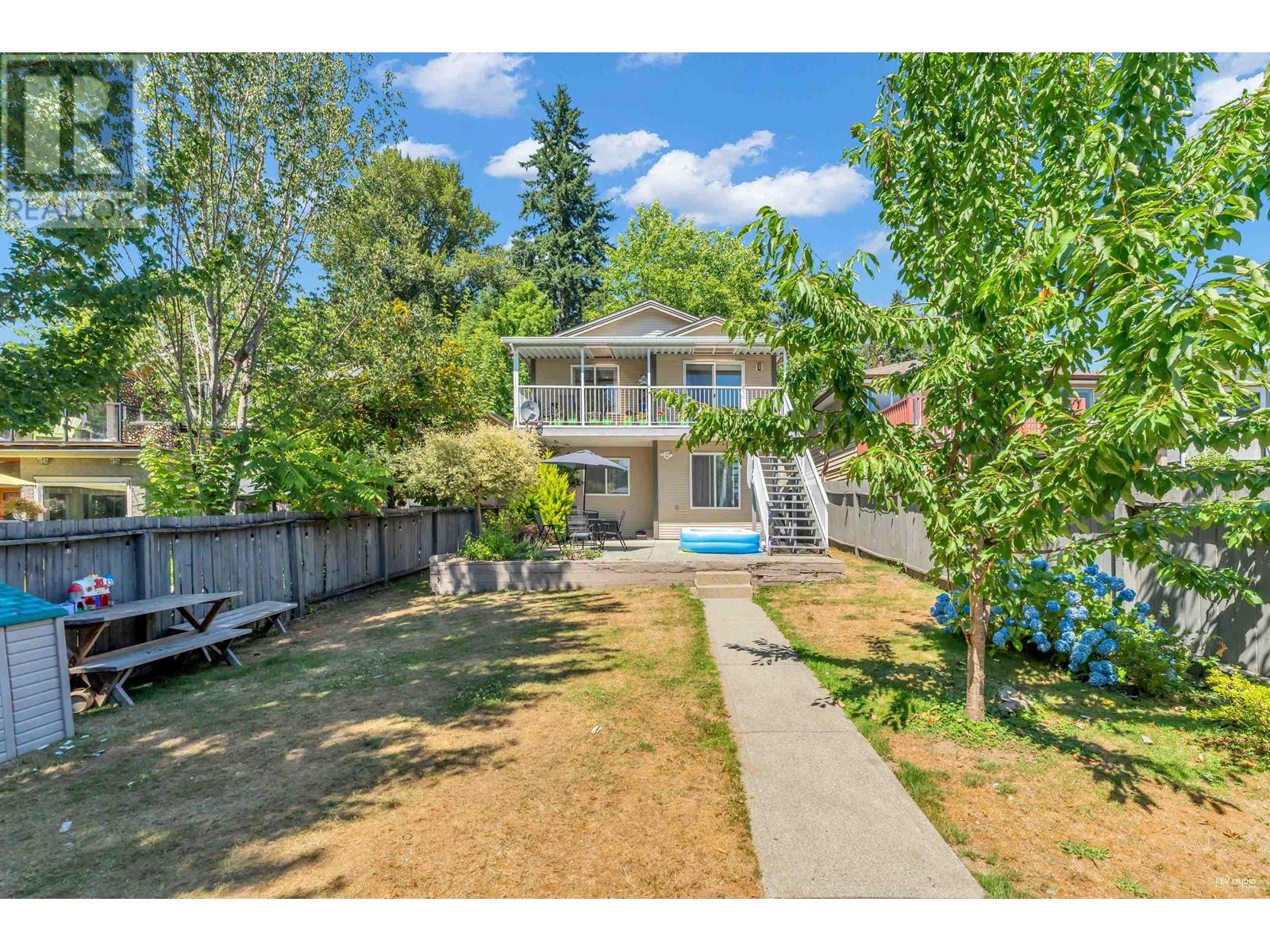 1553 Burrill Avenue, North Vancouver, British Columbia  V7K 1L8 - Photo 2 - R2799070
