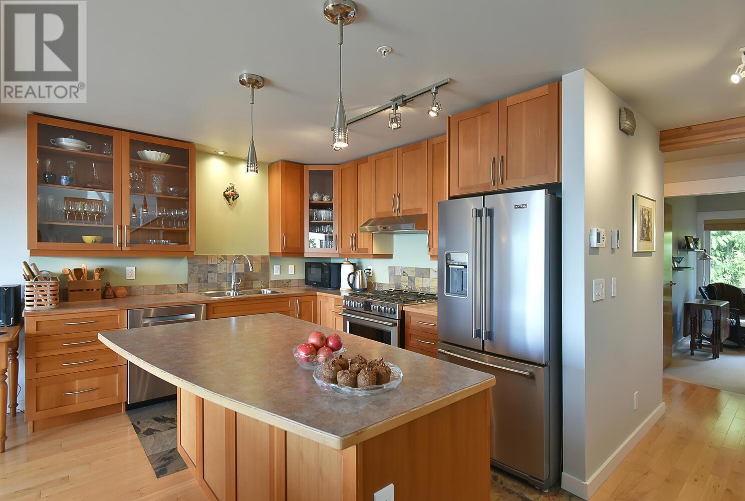 5396 Wakefield Beach Lane, Sechelt, British Columbia  V7Z 0T6 - Photo 11 - R2799173