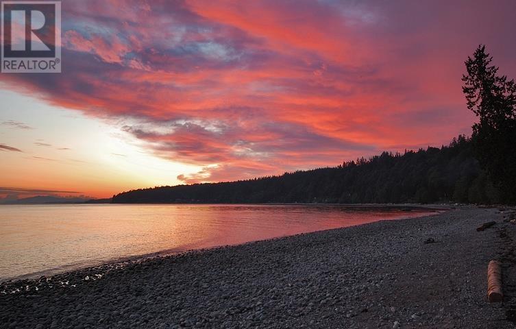 5396 Wakefield Beach Lane, Sechelt, British Columbia  V7Z 0T6 - Photo 2 - R2799173