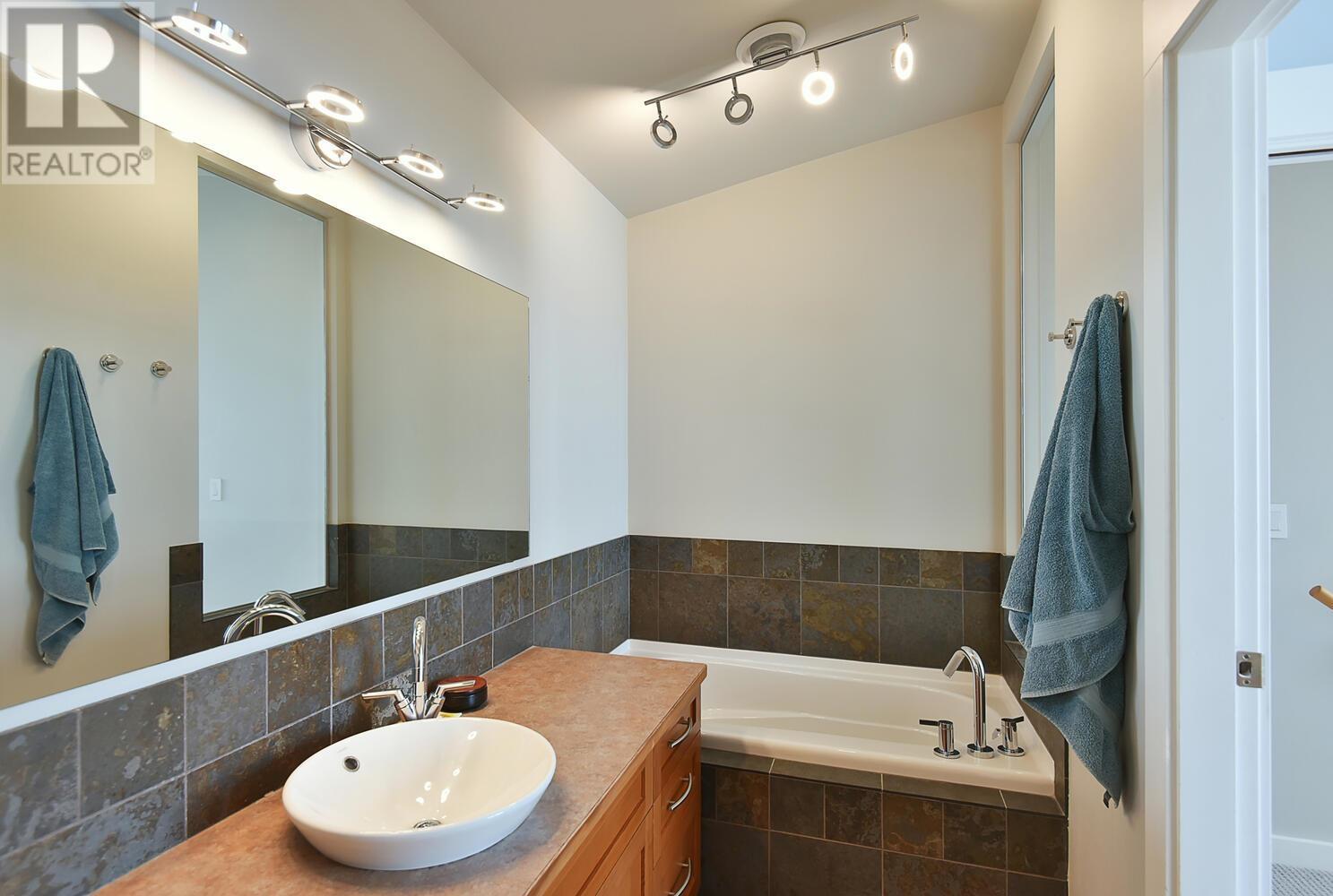 5396 Wakefield Beach Lane, Sechelt, British Columbia  V7Z 0T6 - Photo 23 - R2799173