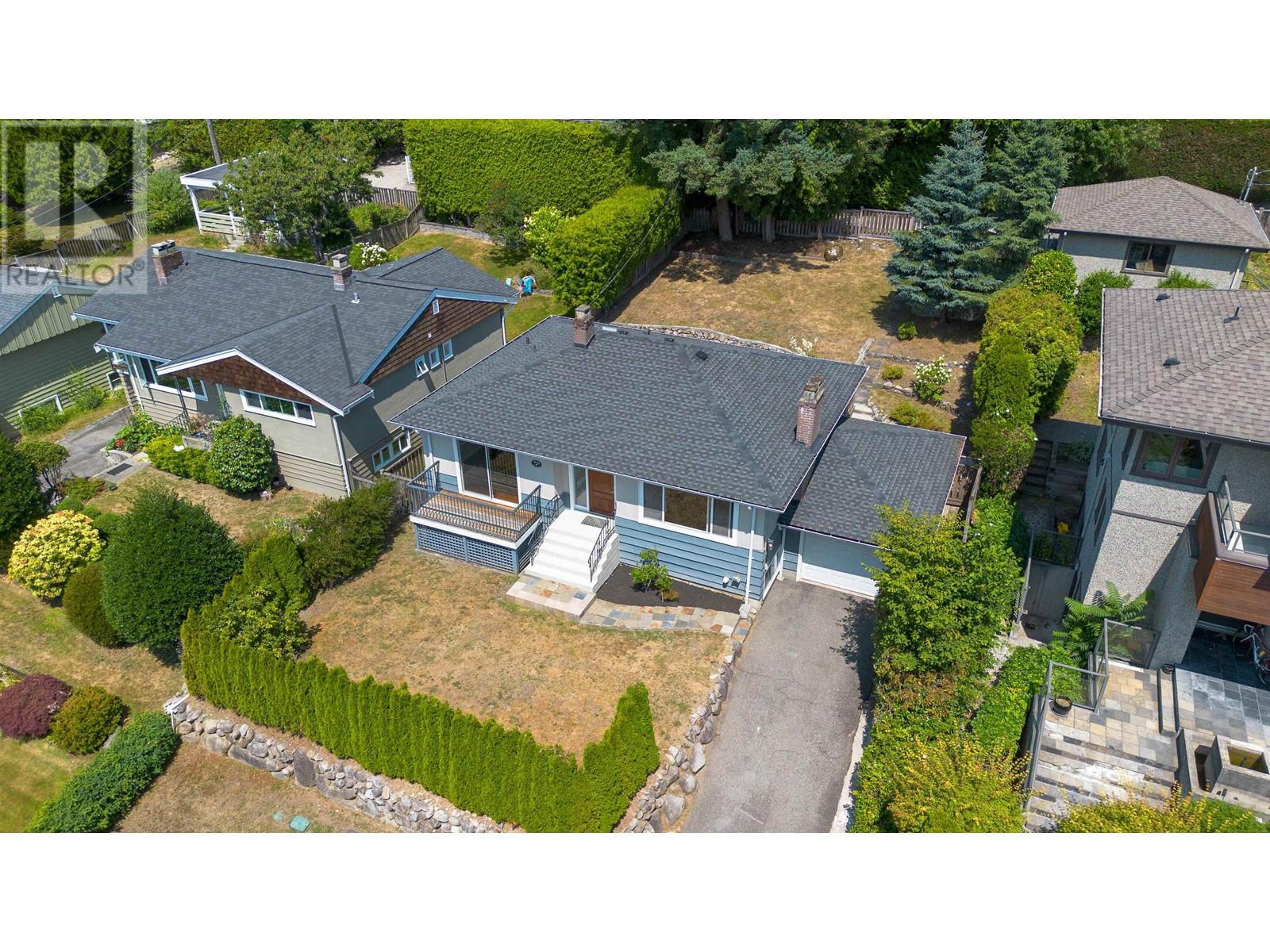 1145 Lawson Avenue, West Vancouver, British Columbia  V7T 2E4 - Photo 2 - R2797028