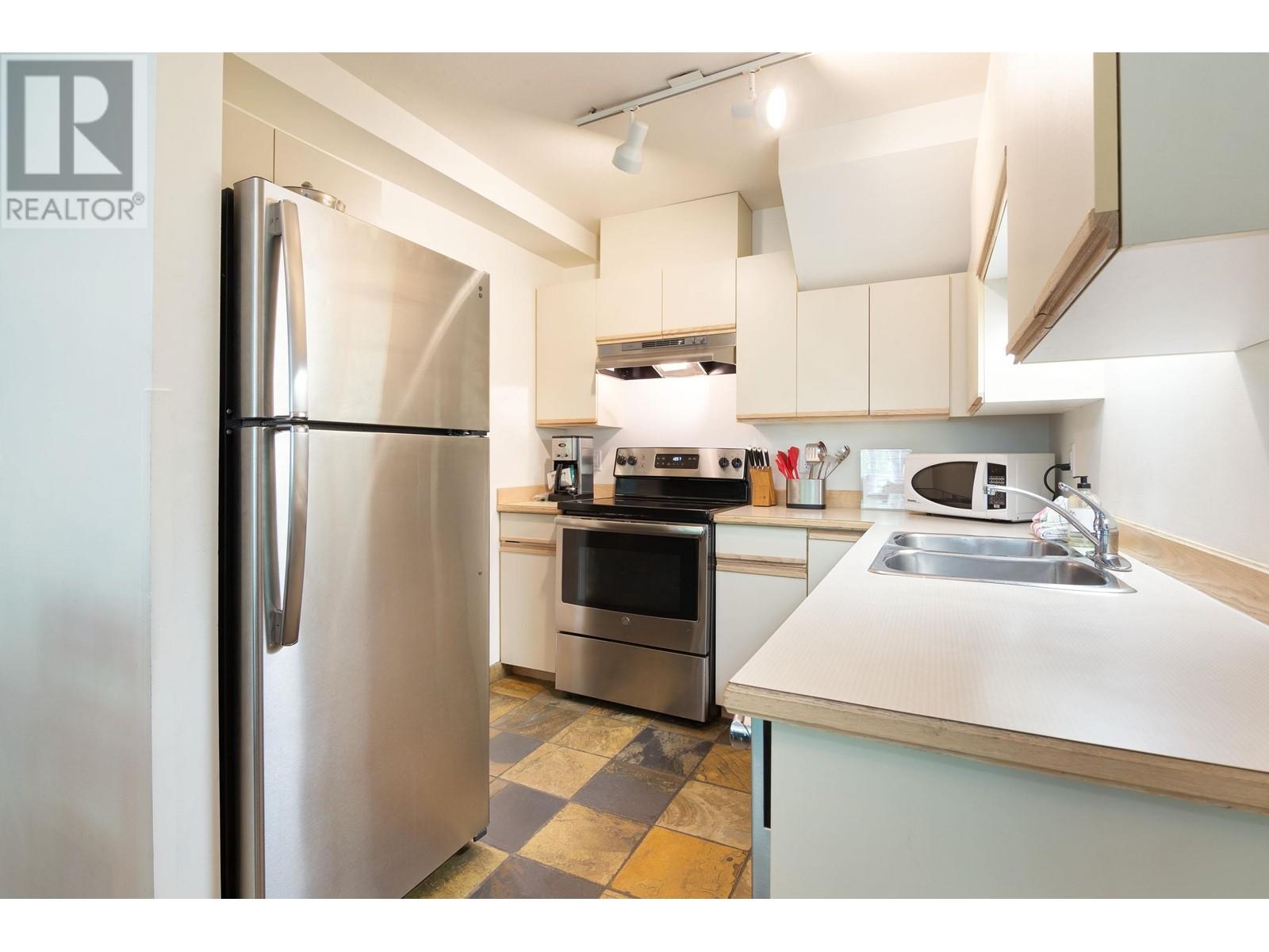 310 4573 Chateau Boulevard, Whistler, British Columbia  V0N 1B4 - Photo 4 - R2799571
