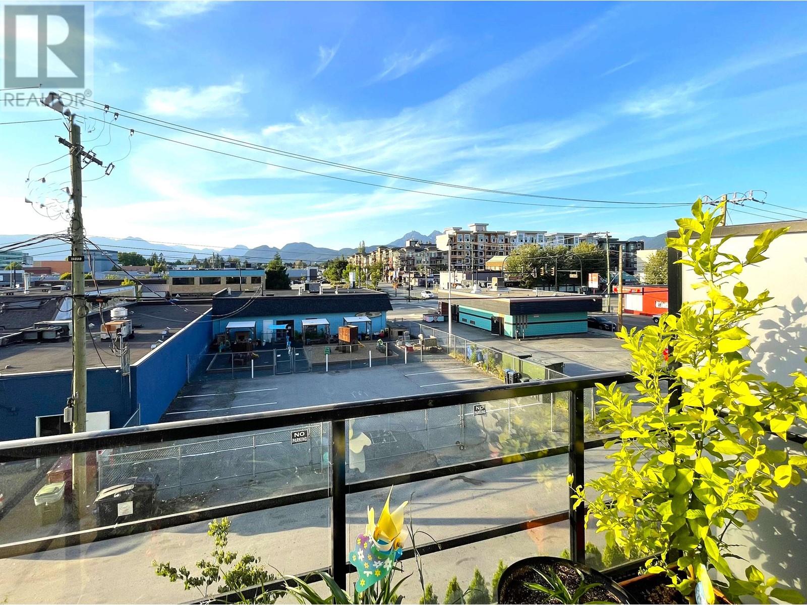 301 22577 Royal Crescent, Maple Ridge, British Columbia  V2X 2M2 - Photo 6 - R2798753