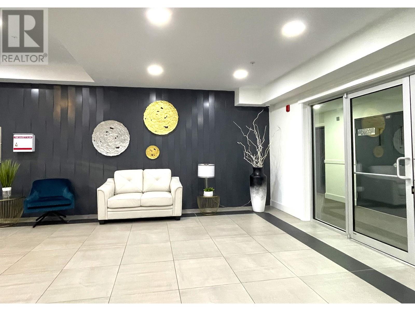 301 22577 Royal Crescent, Maple Ridge, British Columbia  V2X 2M2 - Photo 3 - R2798753