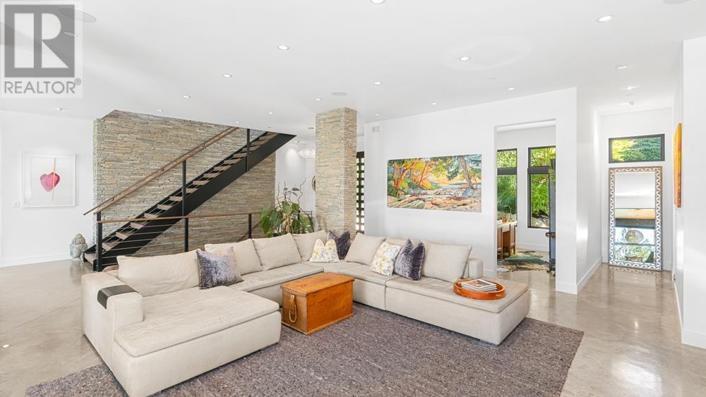 2650 Rosebery Avenue, West Vancouver, British Columbia  V7V 3A2 - Photo 3 - R2799734