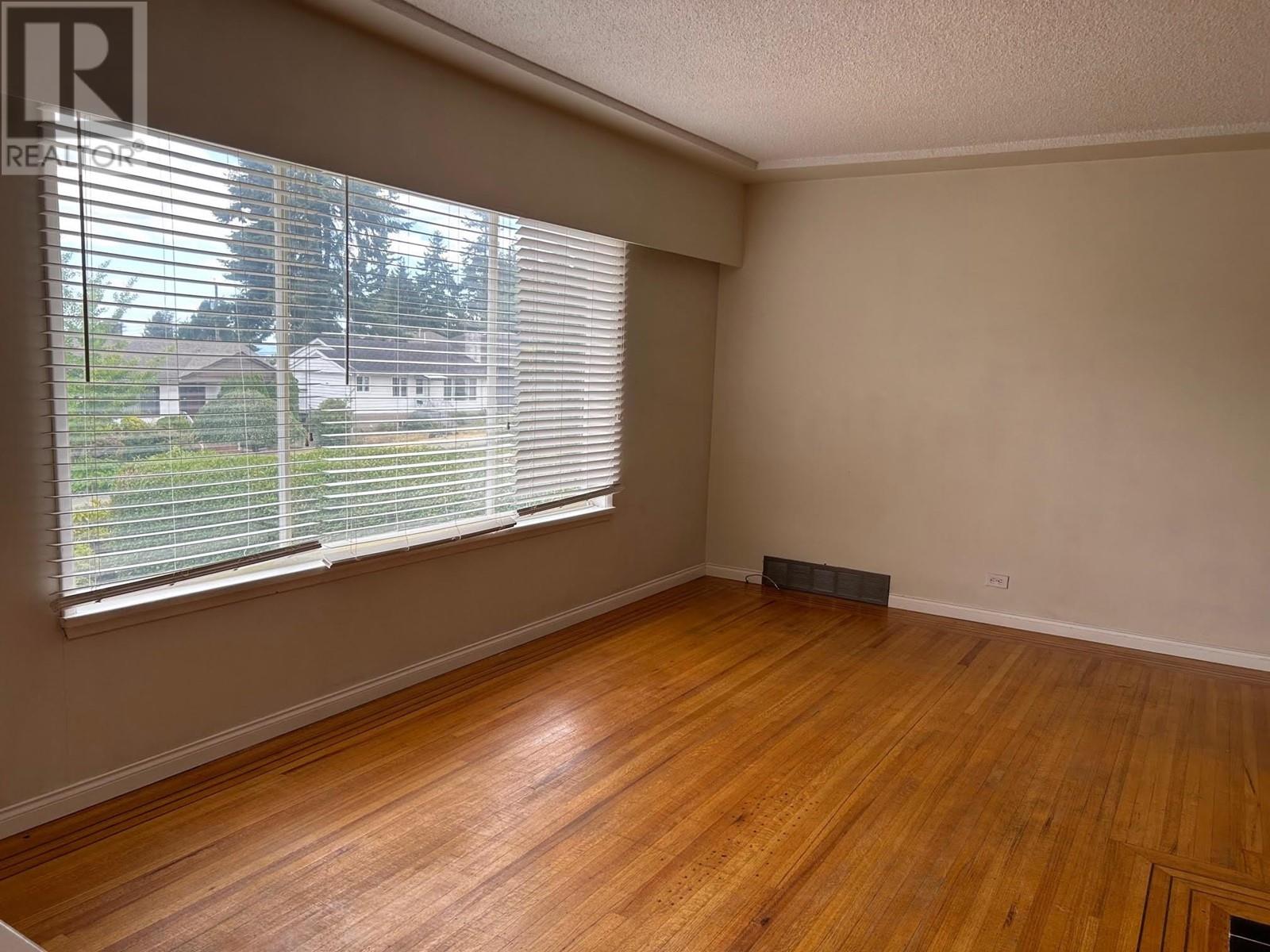 6469 Portland Street, Burnaby, British Columbia  V5E 1A1 - Photo 4 - R2797536