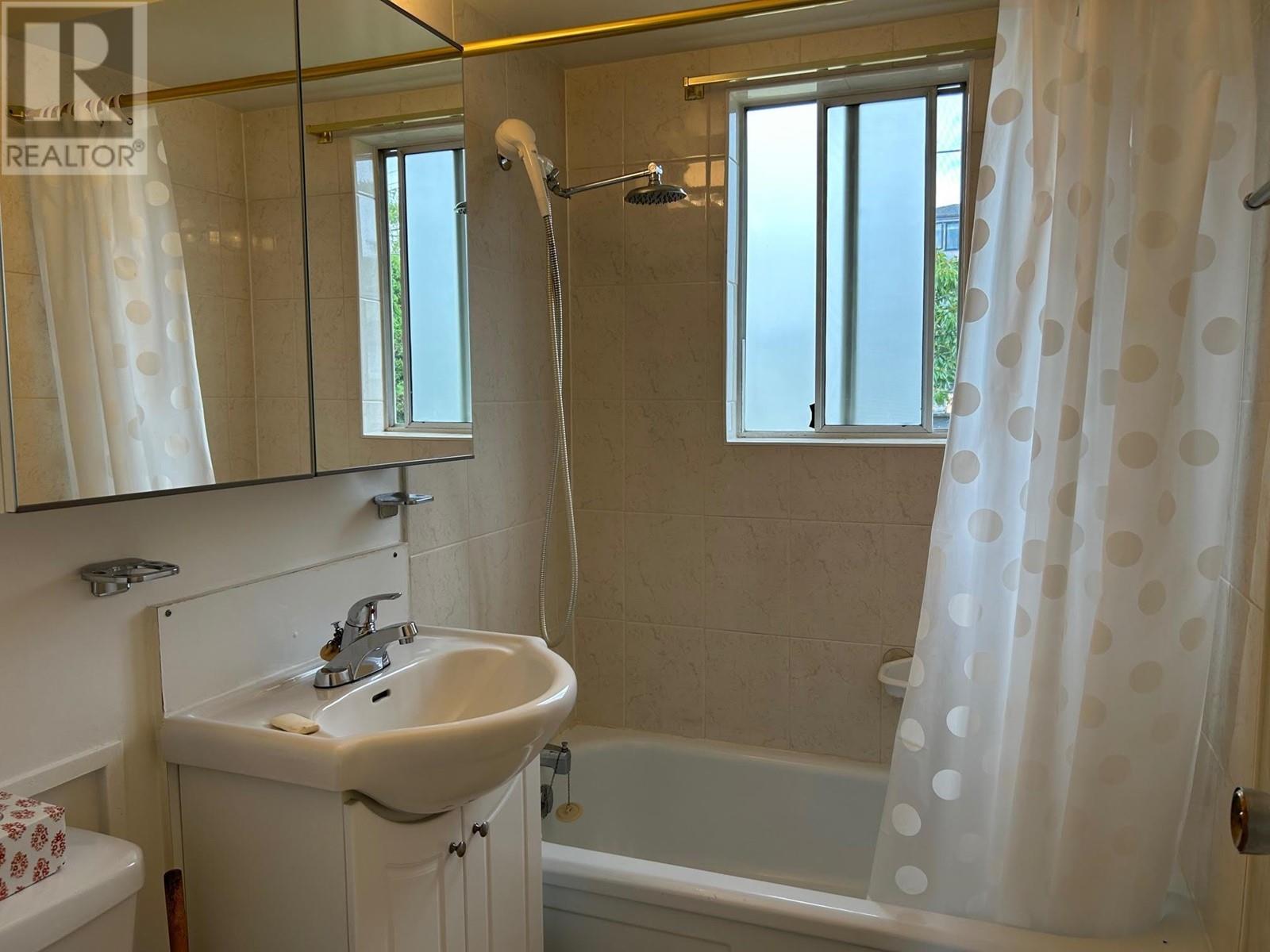 6469 Portland Street, Burnaby, British Columbia  V5E 1A1 - Photo 14 - R2797536