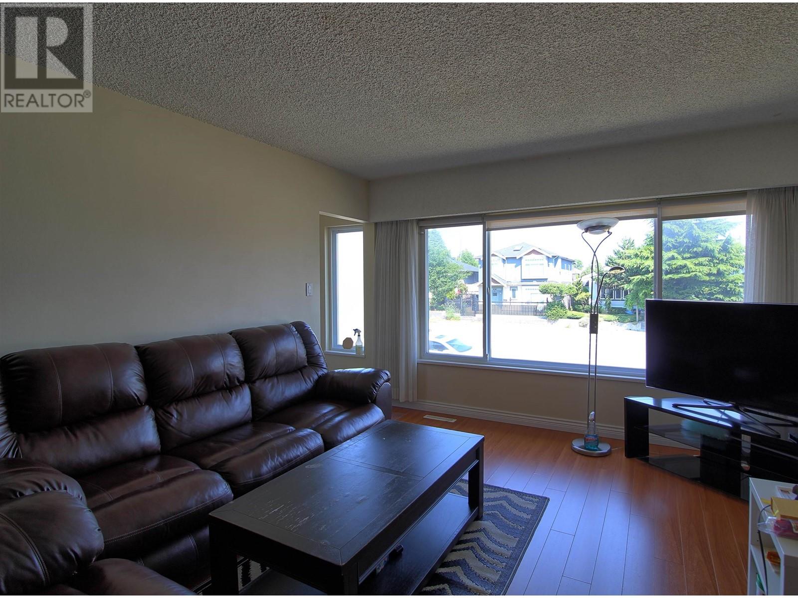 6801 Knight Street, Vancouver, British Columbia  V5P 2W4 - Photo 2 - R2799945