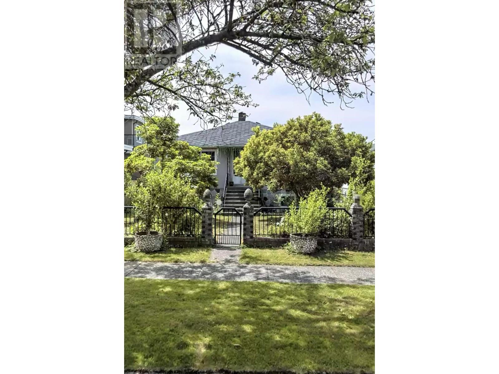 4507 Dumfries Street, Vancouver, British Columbia  V5N 3T4 - Photo 1 - R2800148