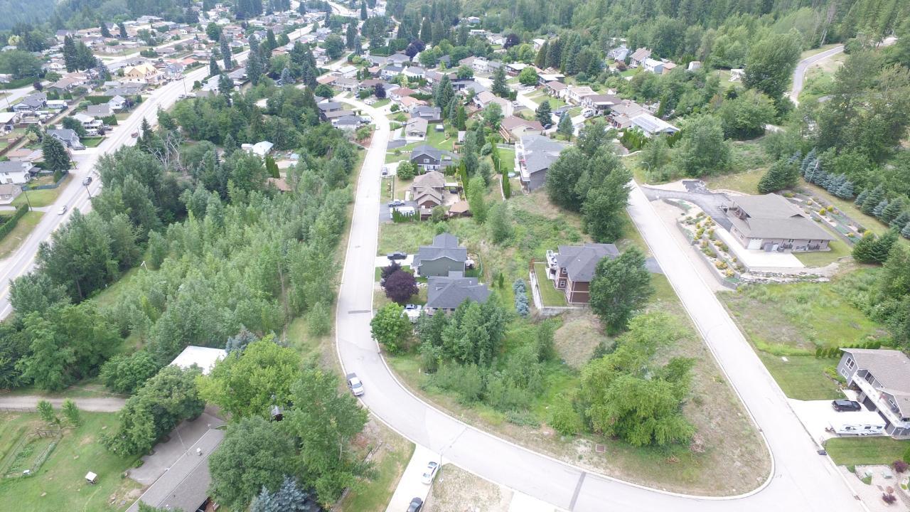 928 8th Street, Montrose, British Columbia  V0G 1P0 - Photo 7 - 2472293