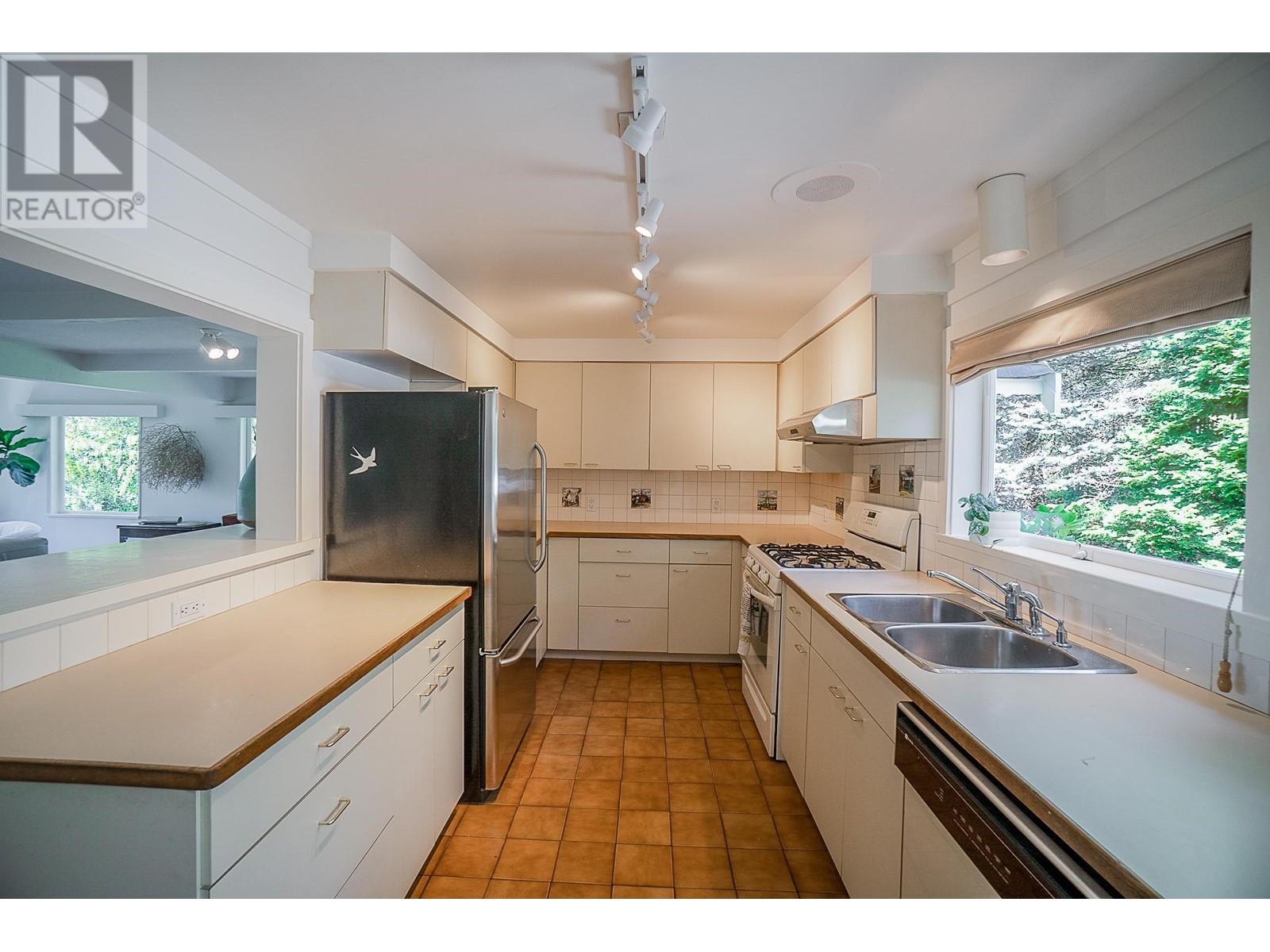 5037 Howe Sound Lane, West Vancouver, British Columbia  V7W 1L3 - Photo 11 - R2800364
