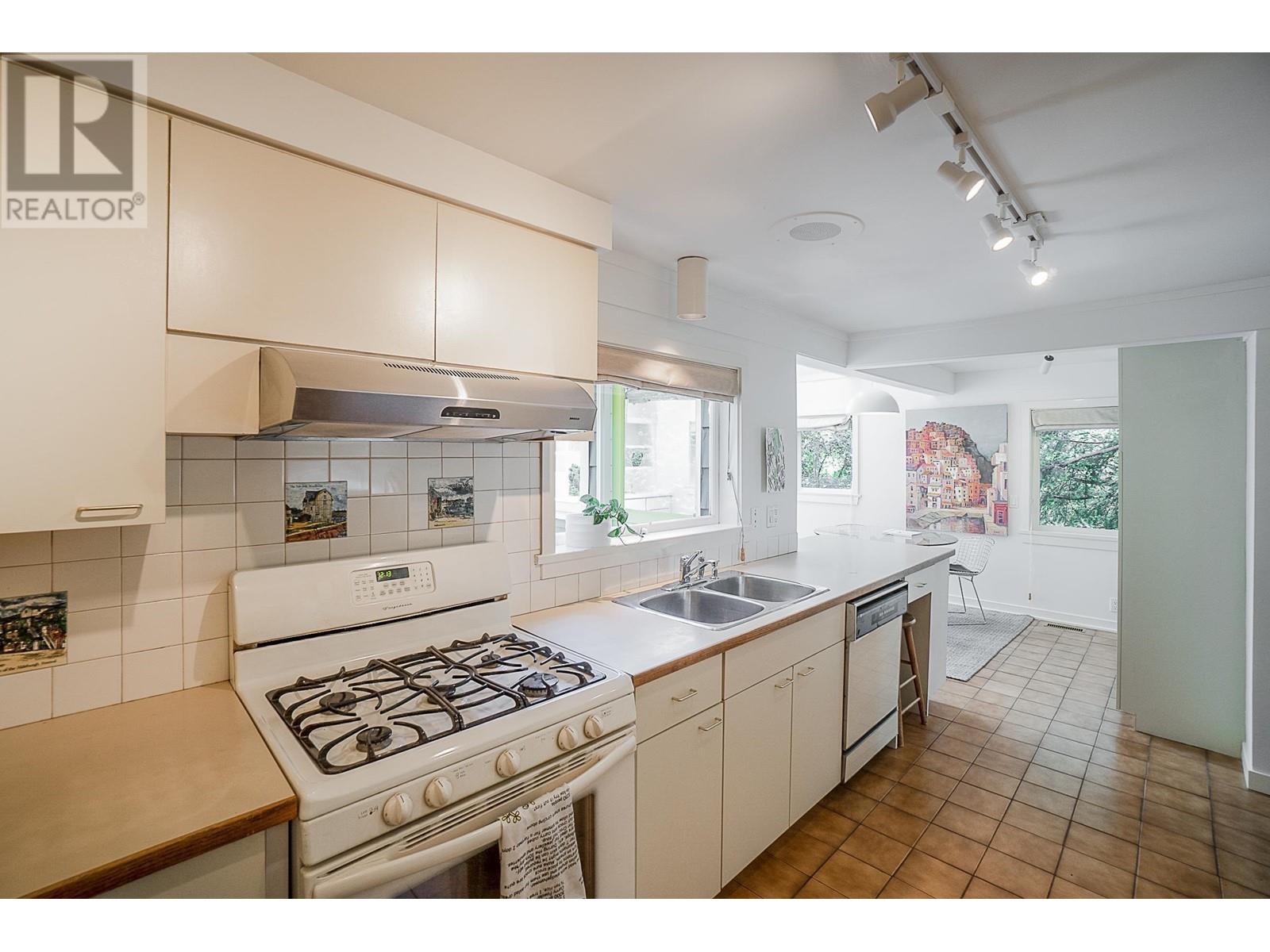 5037 Howe Sound Lane, West Vancouver, British Columbia  V7W 1L3 - Photo 12 - R2800364