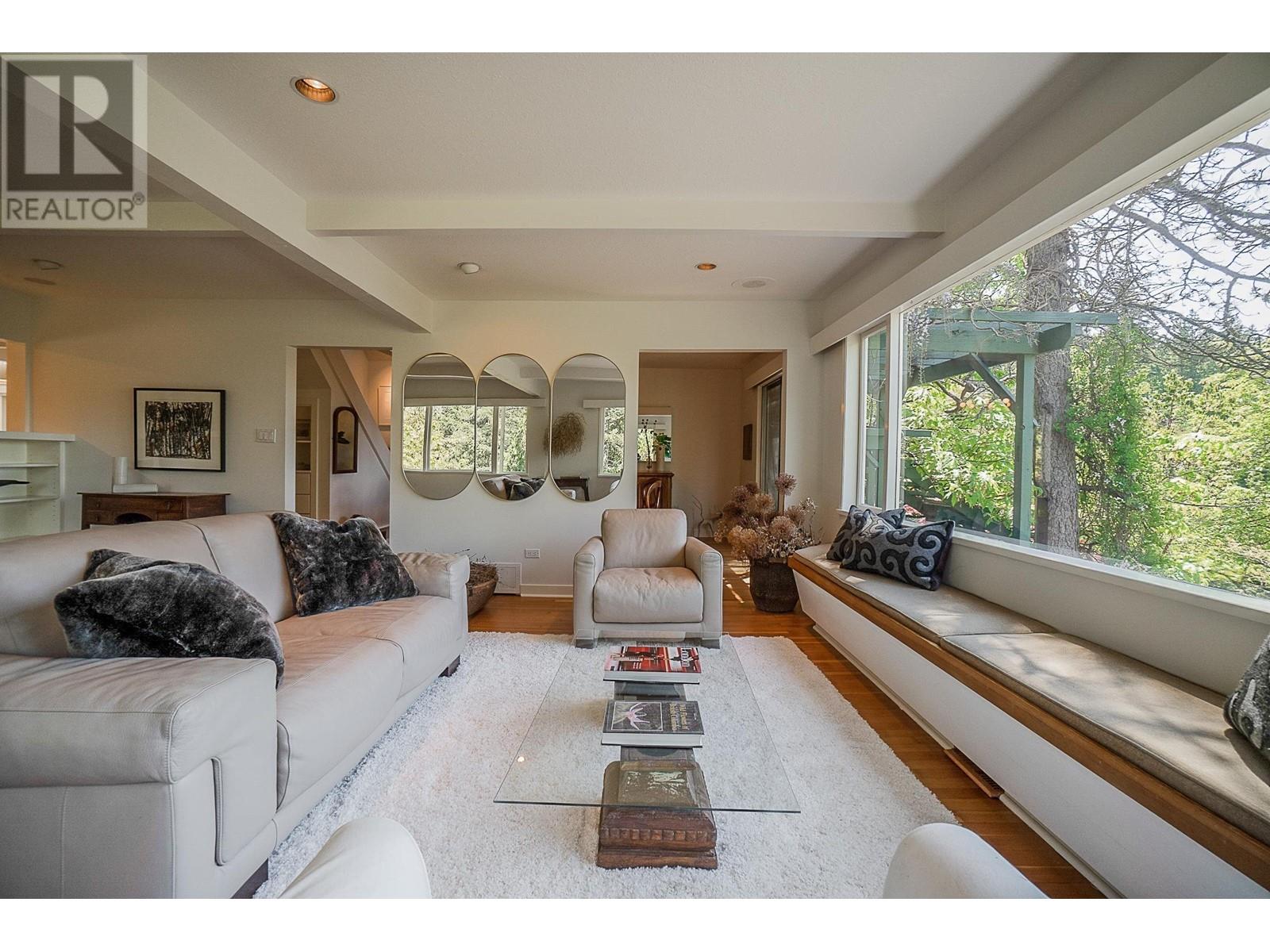 5037 Howe Sound Lane, West Vancouver, British Columbia  V7W 1L3 - Photo 2 - R2800364