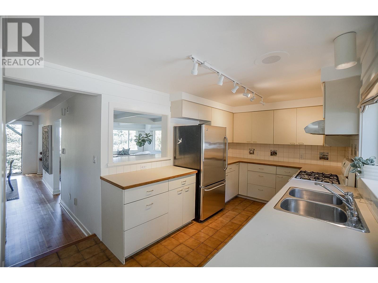 5037 Howe Sound Lane, West Vancouver, British Columbia  V7W 1L3 - Photo 9 - R2800364