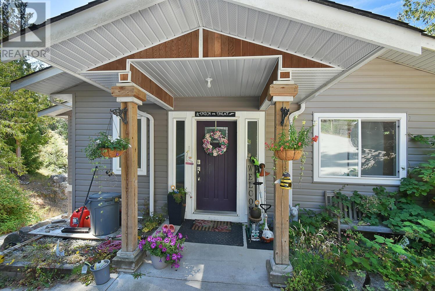 7969 Ravens Cry Road, Halfmoon Bay, British Columbia  V7Z 1C2 - Photo 1 - R2800463