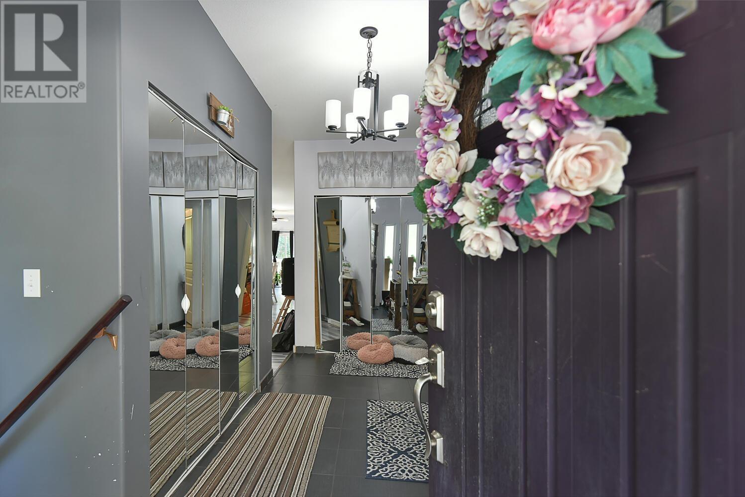 7969 Ravens Cry Road, Halfmoon Bay, British Columbia  V7Z 1C2 - Photo 3 - R2800463