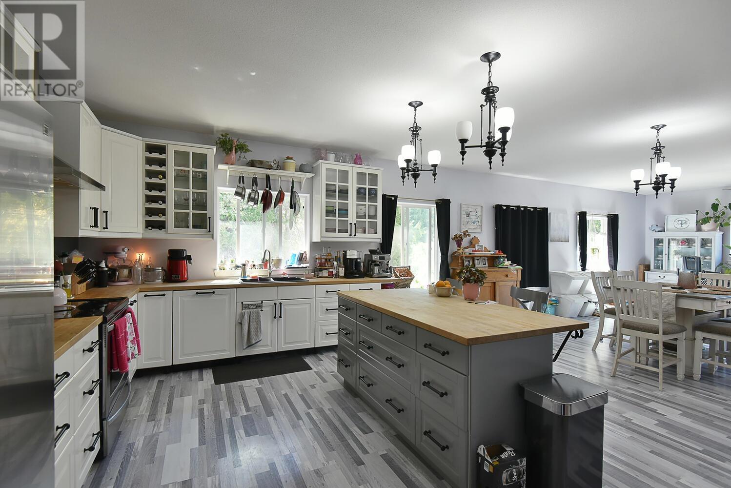 7969 Ravens Cry Road, Halfmoon Bay, British Columbia  V7Z 1C2 - Photo 5 - R2800463