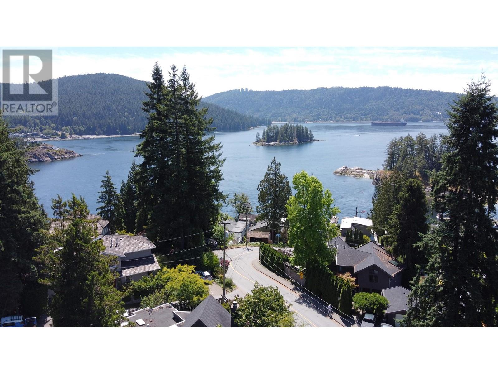1506 Roxbury Road, North Vancouver, British Columbia  V7G 1X7 - Photo 39 - R2799630