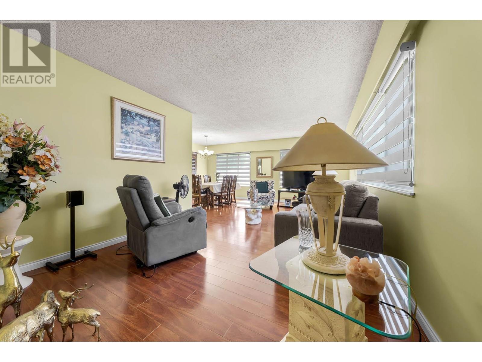 1047 E 33rd Avenue, Vancouver, British Columbia  V5V 3A7 - Photo 2 - R2800144