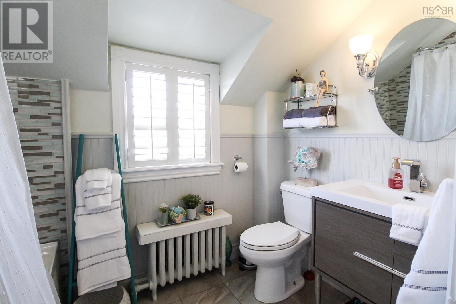 35 South Street, Glace Bay, Nova Scotia, B1A1T7, 5 Bedrooms Bedrooms, ,2 BathroomsBathrooms,Single Family,For Sale,202311519