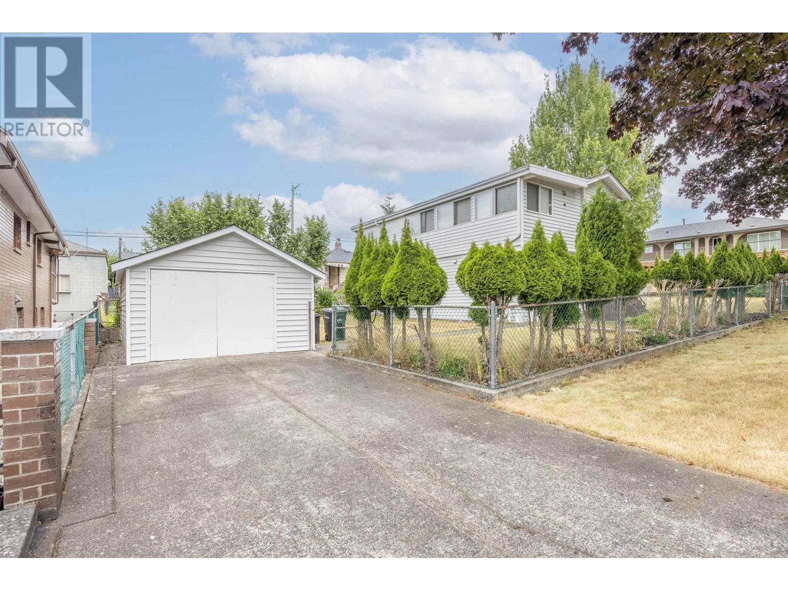 881 Macdonald Avenue, Burnaby, British Columbia  V5C 4N3 - Photo 4 - R2800685