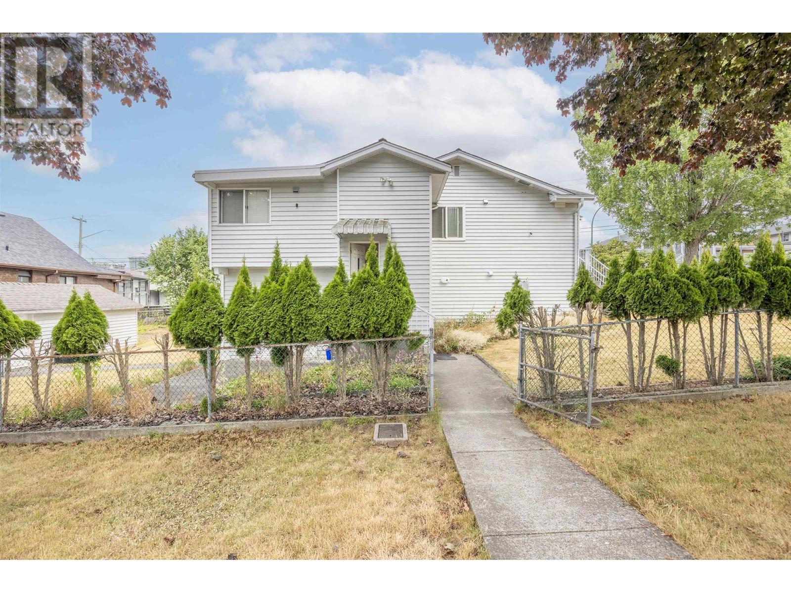 881 Macdonald Avenue, Burnaby, British Columbia  V5C 4N3 - Photo 2 - R2800685