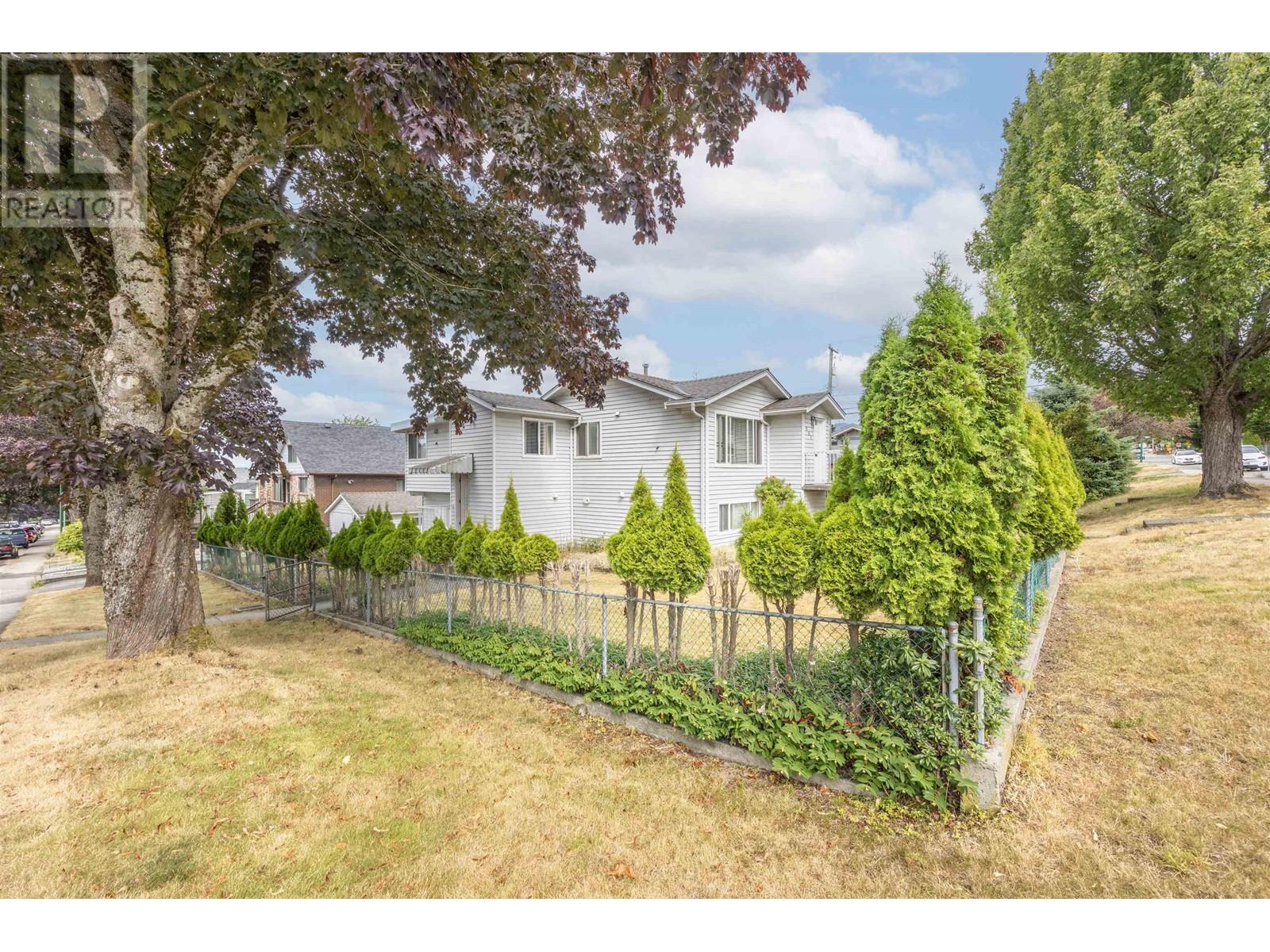881 Macdonald Avenue, Burnaby, British Columbia  V5C 4N3 - Photo 3 - R2800685
