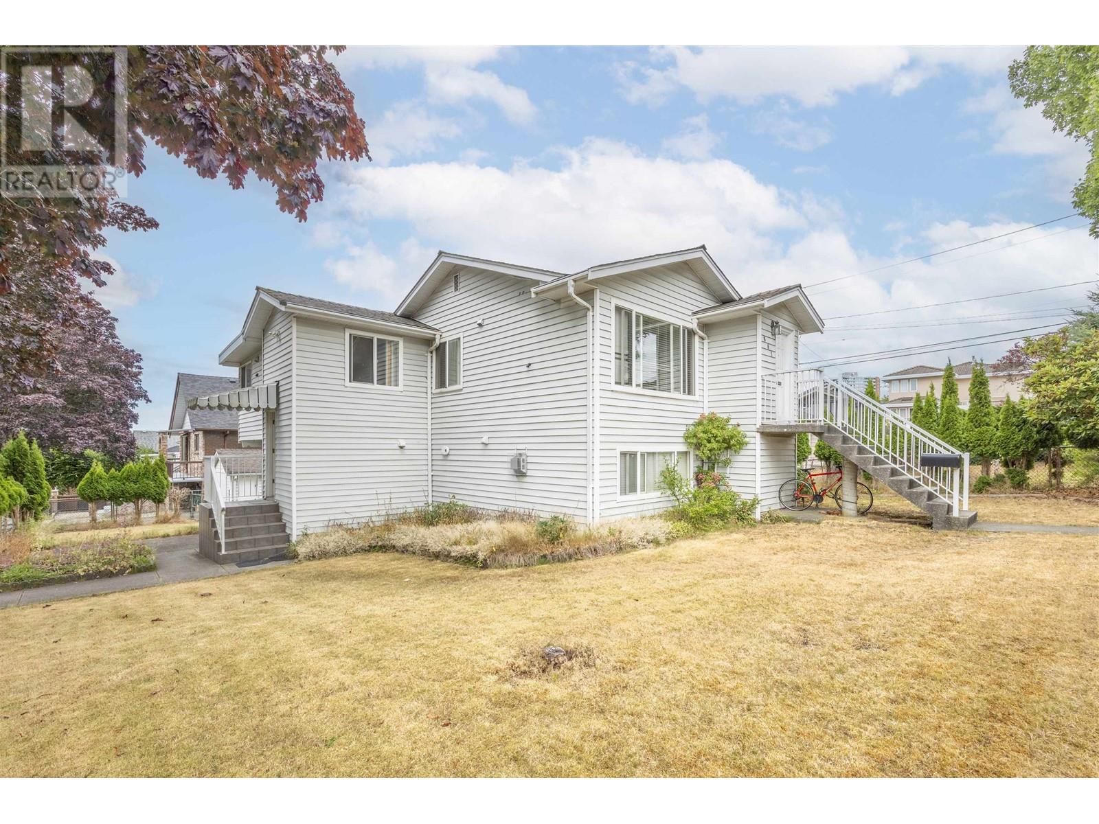 881 MACDONALD AVENUE, burnaby, British Columbia