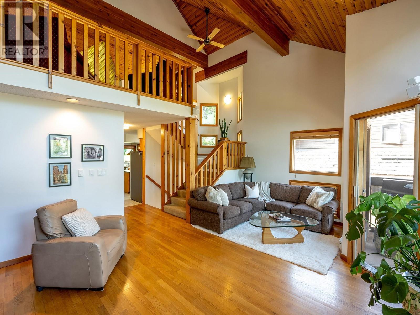 2018 Alpha Lake Village, Whistler, British Columbia  V8E 0B7 - Photo 2 - R2801135