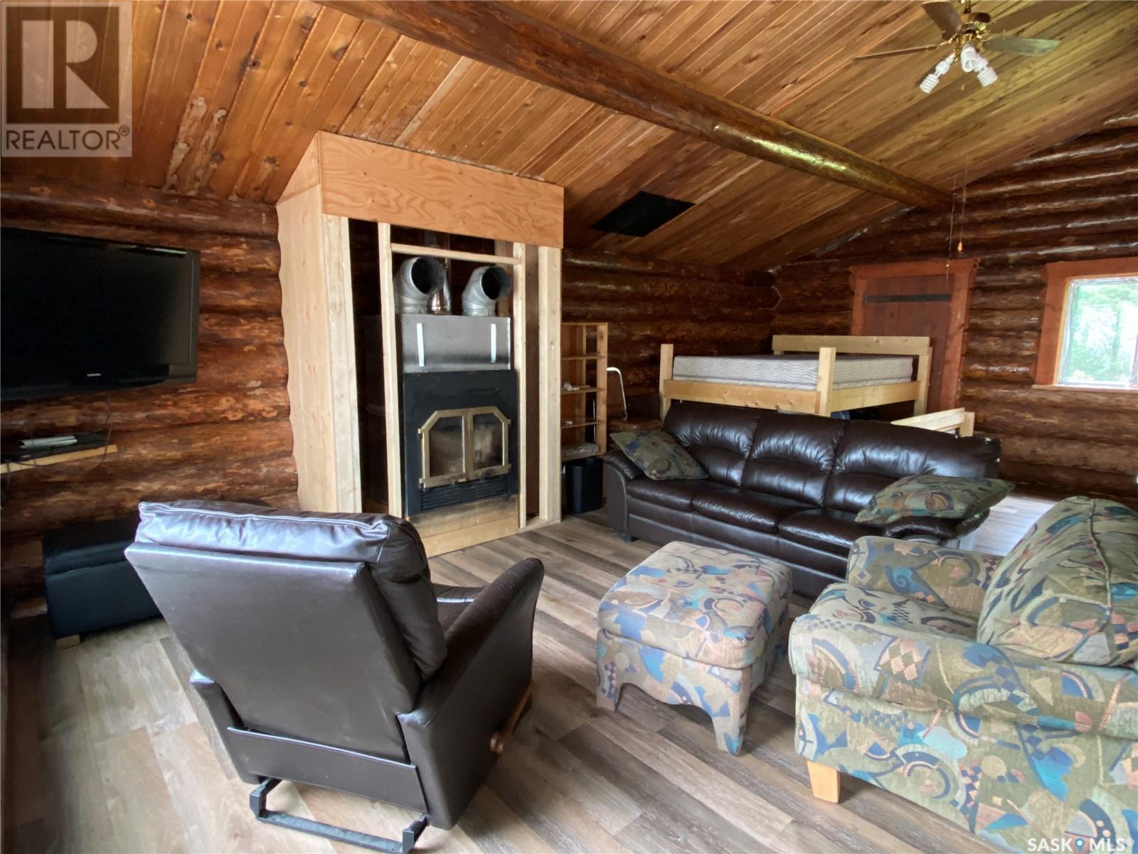 Cabin On Mcbeth Island, Nemeiben Lake, Saskatchewan  S0J 1L0 - Photo 4 - SK935303