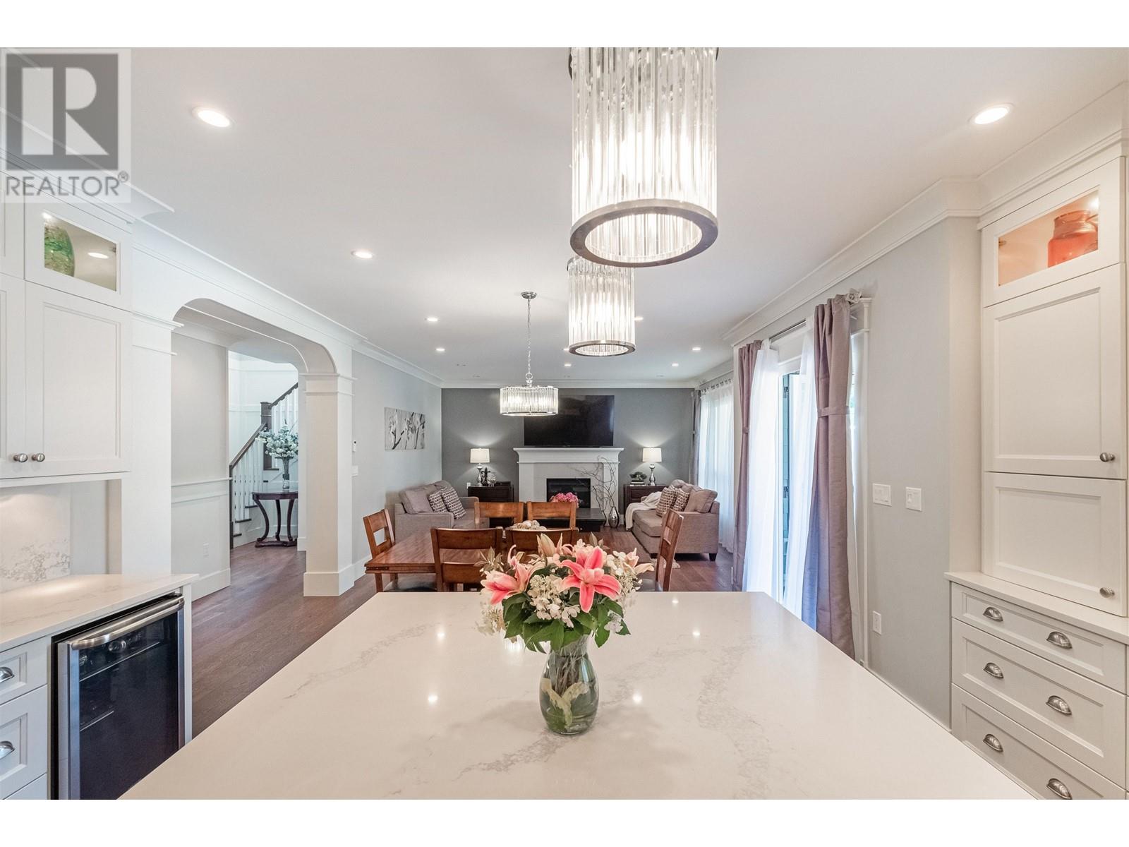 4921 Venables Street, Burnaby, British Columbia  V5B 1X8 - Photo 9 - R2800937