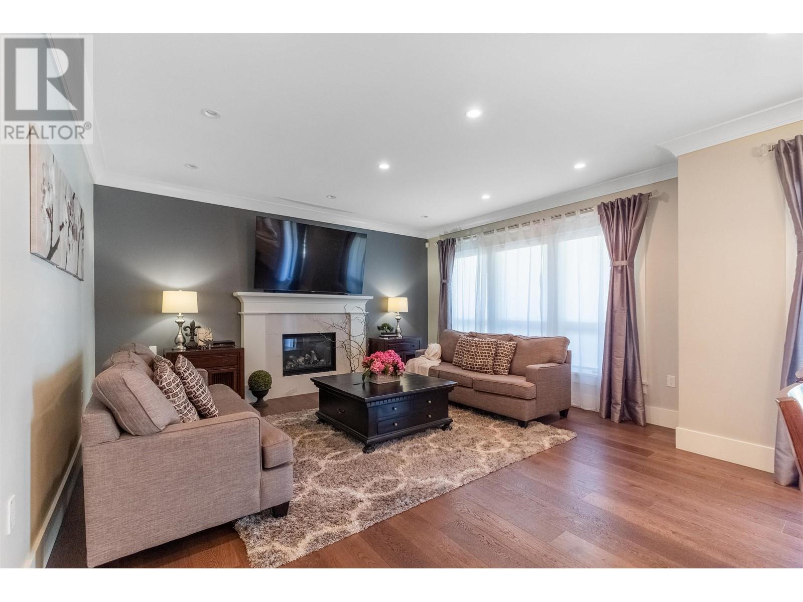 4921 Venables Street, Burnaby, British Columbia  V5B 1X8 - Photo 4 - R2800937